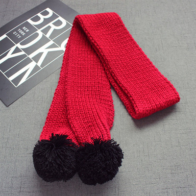 Πλεκτά κασκόλ σε διάφορα χρώματα με χάντρες