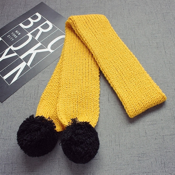 Πλεκτά κασκόλ σε διάφορα χρώματα με χάντρες