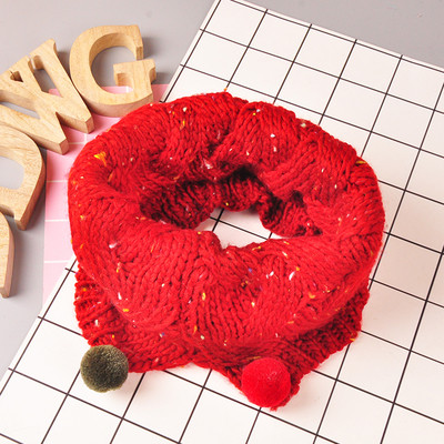 Топъл зимен унисекс шал с пухени цветни топчета