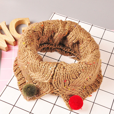 Топъл зимен унисекс шал с пухени цветни топчета