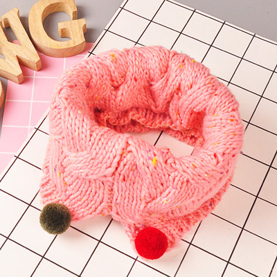 Топъл зимен унисекс шал с пухени цветни топчета