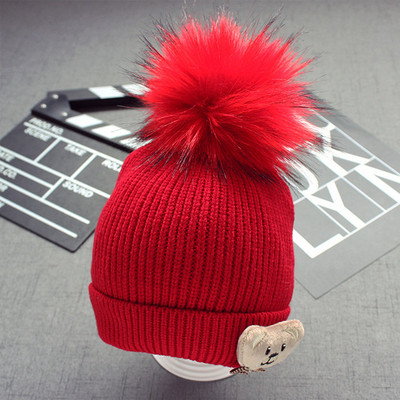 Стилна зимна шапка - унисекс, с пух и 3D декорация