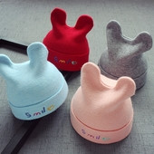 Шапка с надпис за момичета и момчета в няколко цвята