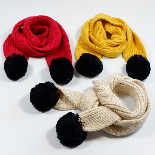 Топъл зимен унисекс шал с пухени топчета