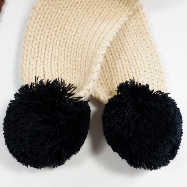 Топъл зимен унисекс шал с пухени топчета