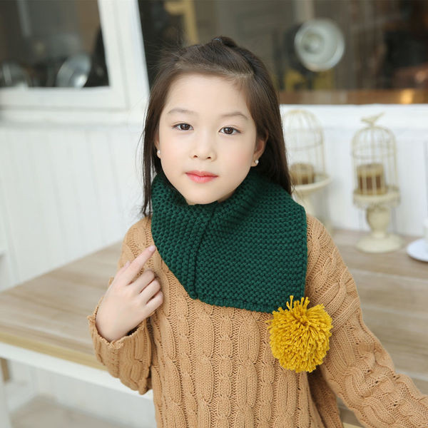 Детски зимен унисекс шал с пухено топче в различни цветове