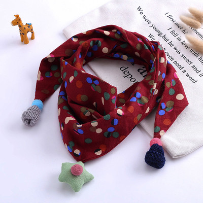 Детски триъгълен шал с принт в различни цветове