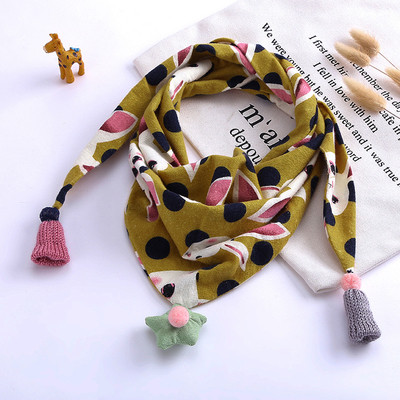 Детски триъгълен шал с принт в различни цветове