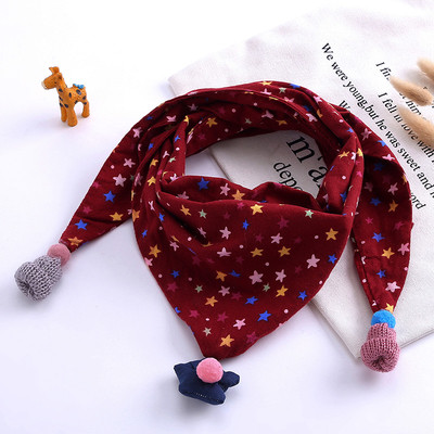 Детски триъгълен шал с принт в различни цветове