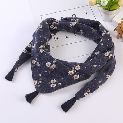 Детски триъгълен шал с принт в различни цветове