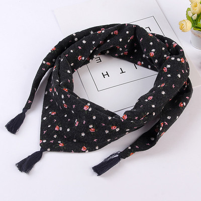 Детски триъгълен шал с принт в различни цветове