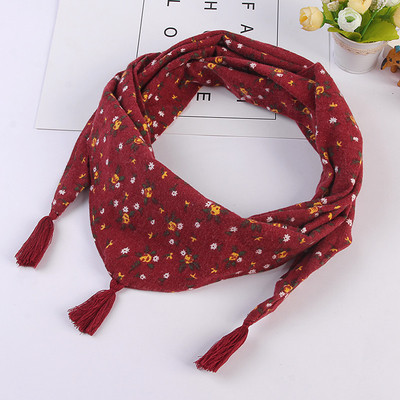 Детски триъгълен шал с принт в различни цветове