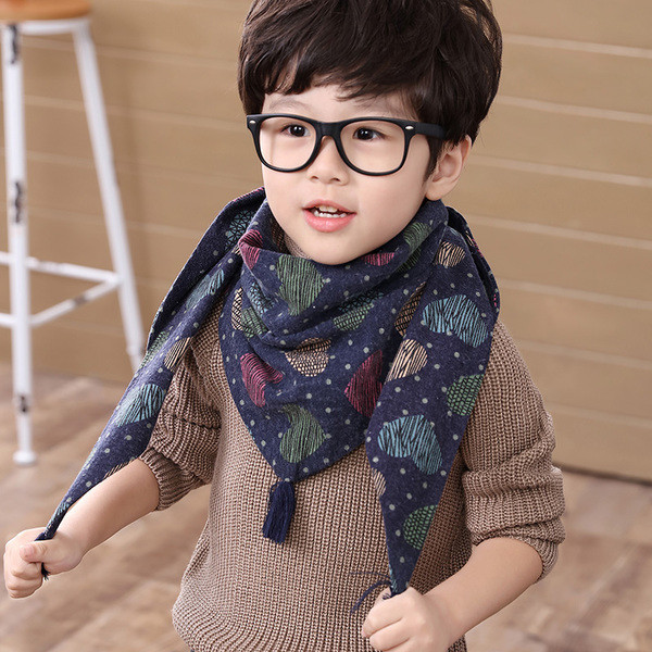 Детски триъгълен шал с принт в различни цветове