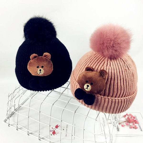 Топла бебешка шапка с пух и  3D декорация мече в пет цвята