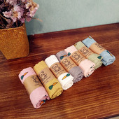 Детски шал с принт в много различни цветове, подходящи за зимата