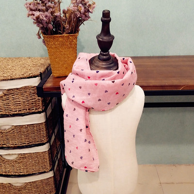 Детски шал с принт в много различни цветове, подходящи за зимата