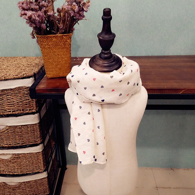 Детски шал с принт в много различни цветове, подходящи за зимата