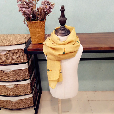 Детски шал с принт в много различни цветове, подходящи за зимата