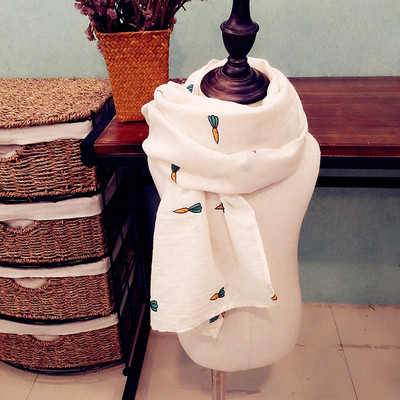 Детски шал с принт в много различни цветове, подходящи за зимата