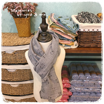 Детски шал с принт в много различни цветове, подходящи за зимата