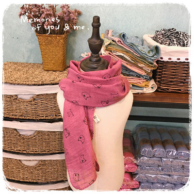 Детски шал с принт в много различни цветове, подходящи за зимата