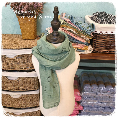 Детски шал с принт в много различни цветове, подходящи за зимата