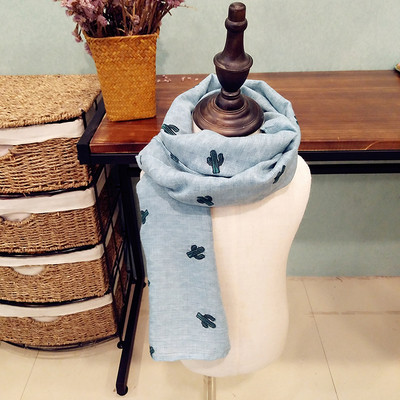 Детски шал с принт в много различни цветове, подходящи за зимата