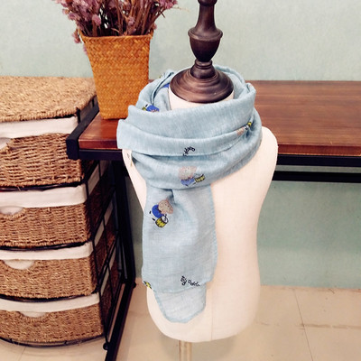 Детски шал с принт в много различни цветове, подходящи за зимата