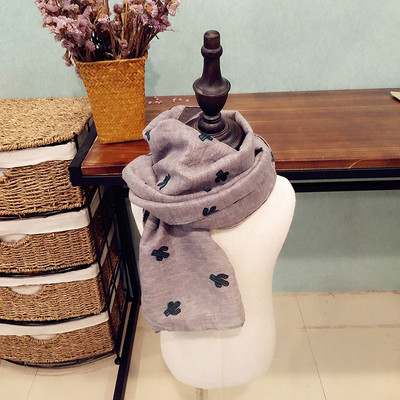 Детски шал с принт в много различни цветове, подходящи за зимата