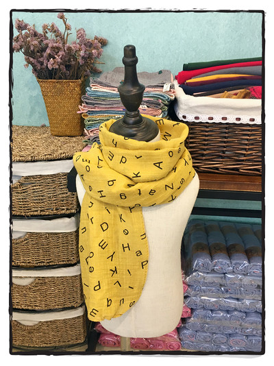 Детски шал с принт в много различни цветове, подходящи за зимата