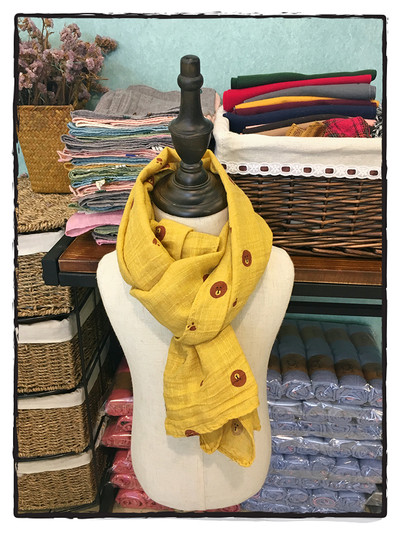 Детски шал с принт в много различни цветове, подходящи за зимата