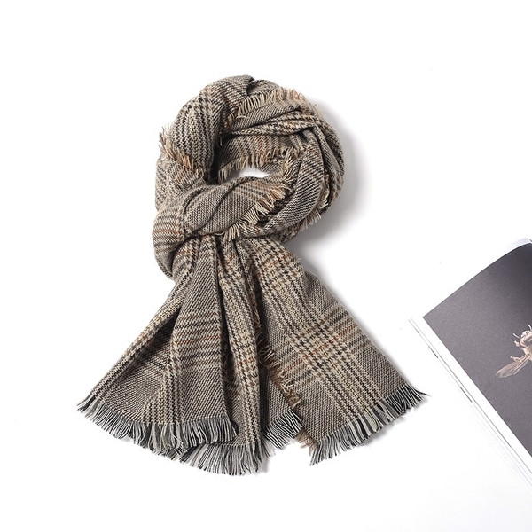 Стилен дамски дълъг шал в мек цвят