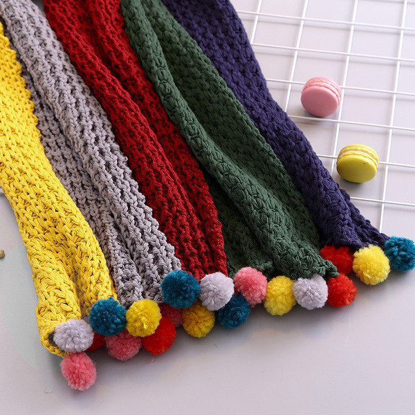 Стилен плетен детски шал в различни цветове и с цветни пухчета