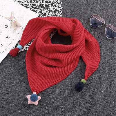 Детски плетен триъгълен шал с декорация и в много цветове