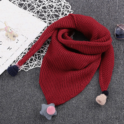 Детски плетен триъгълен шал с декорация и в много цветове