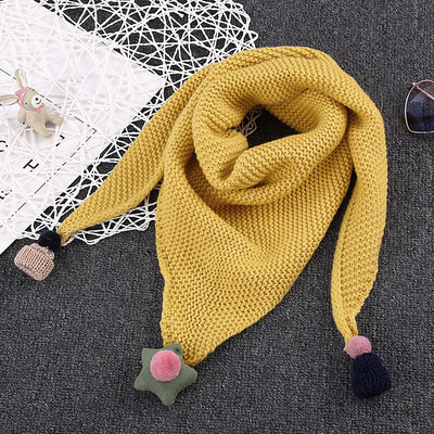 Детски плетен триъгълен шал с декорация и в много цветове