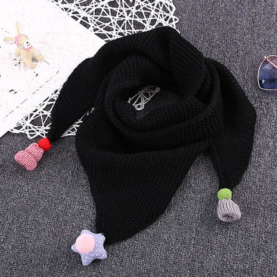 Детски плетен триъгълен шал с декорация и в много цветове