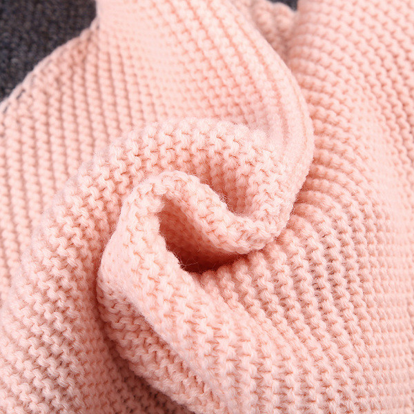 Детски плетен триъгълен шал с декорация и в много цветове