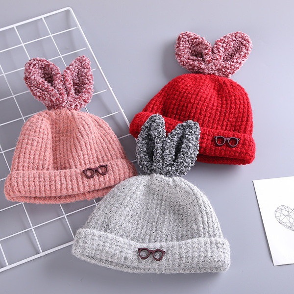 Детска вълнена шапка с ушички и в много цветове