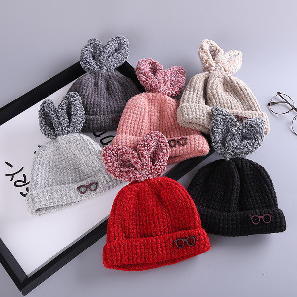 Детска вълнена шапка с ушички и в много цветове