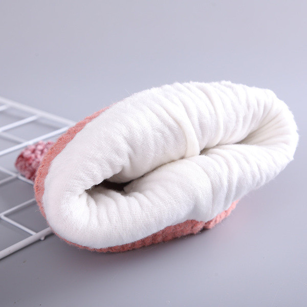 Детска вълнена шапка с ушички и в много цветове