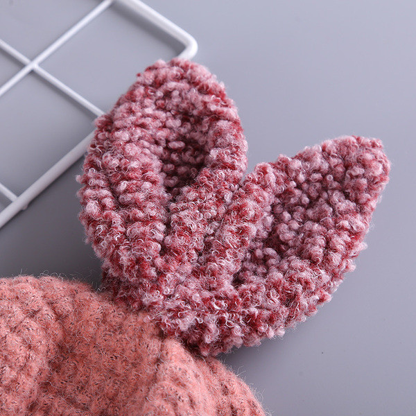 Детска вълнена шапка с ушички и в много цветове