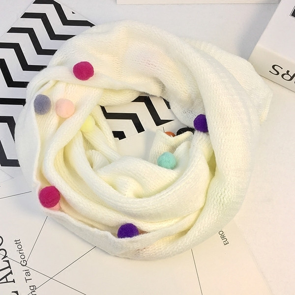 Ежедневен зимен шал за деца с топчета и в различни цветове