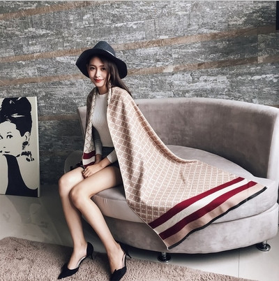 Модерен есенно-зимен дамски дълъг шал в различни цветове