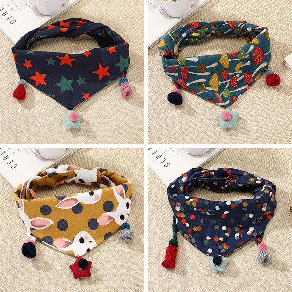 Детски триъгълен шал с принт в различни цветове