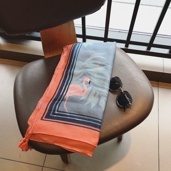 Ефирен дамски шал с апликации