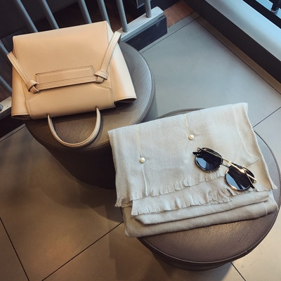 Стилени и  мек дамски шал с пайети и лъскави черти в няколко цвята