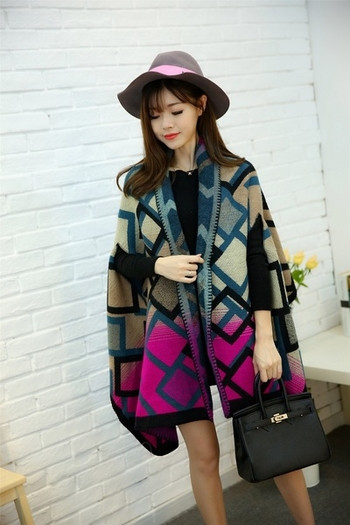 Модерен есенно-зимен дамски цветен шал тип пончо в различни цветове
