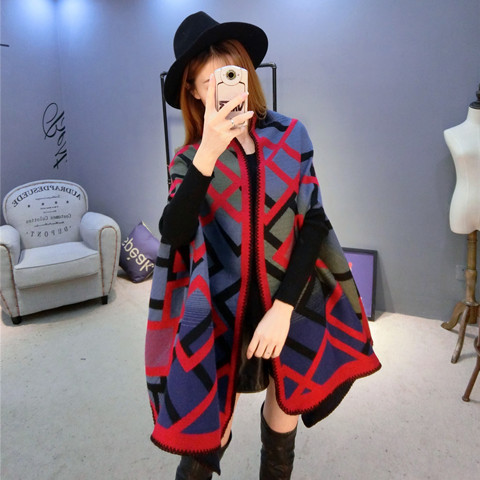 Μοντέρνο φθινόπωρο-χειμωνιάτικες κυρίες χρωματισμένο σάλι poncho σε διάφορα χρώματα