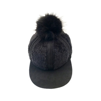 Стилна зимна плюшена шапка с козирка и пух